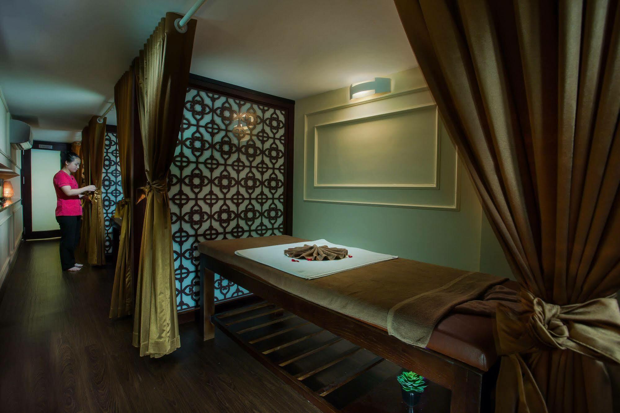 Ambassador Hanoi Hotel & Travel Exterior photo